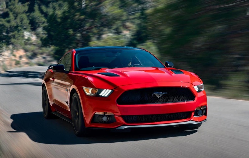 Ford Mustang GT Fastback in motion on a mountain road demonstrating its powerful driving performance.