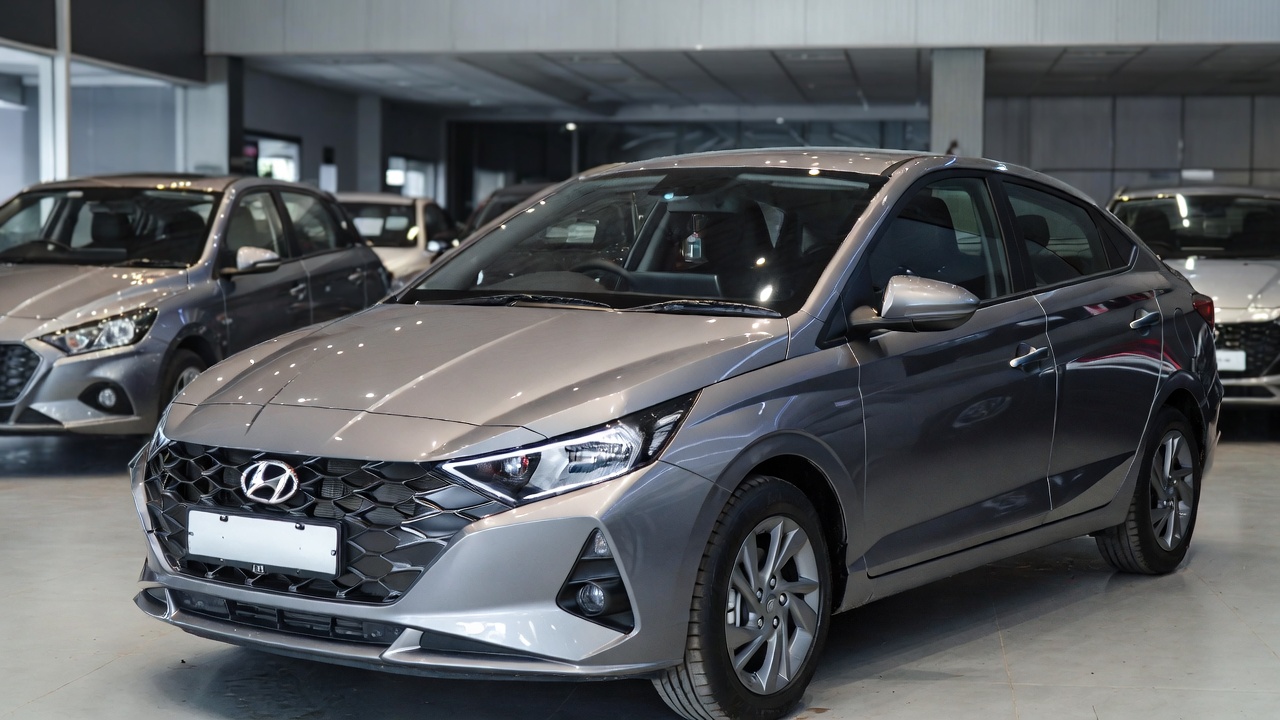 Hyundai Verna facelift compared with other midsize sedans.
