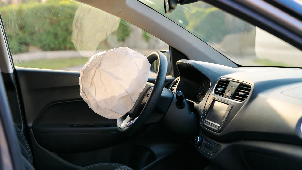 Hyundai Santro driver airbag and safety features interior view.
