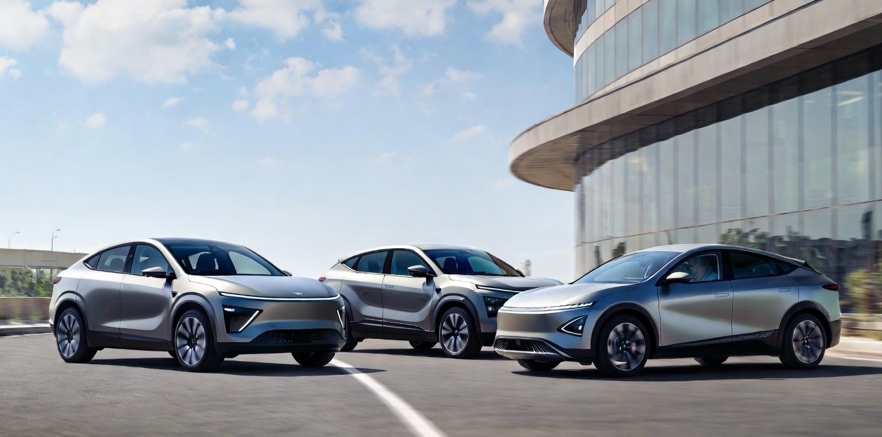 Mahindra XEV 9S comparison with other electric SUVs in India.